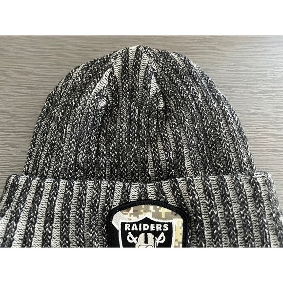 New Era‎ Las Vegas Raiders NFL 2023 Salute Service Beanie Cuffed Cap Hat Fleece - Picture 3 of 6